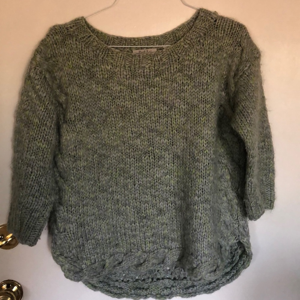 Green/gray sweater